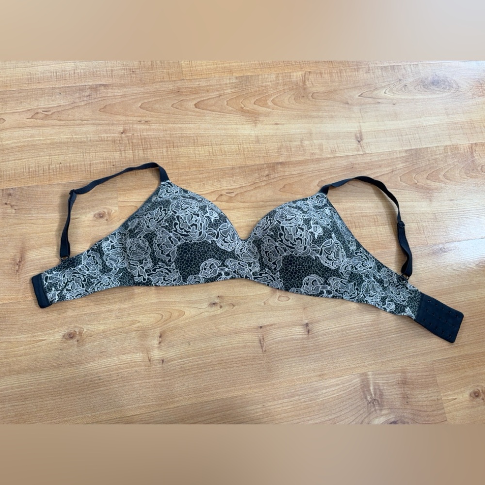 knix Black Bra with White Floral Lace printed Overlay euc